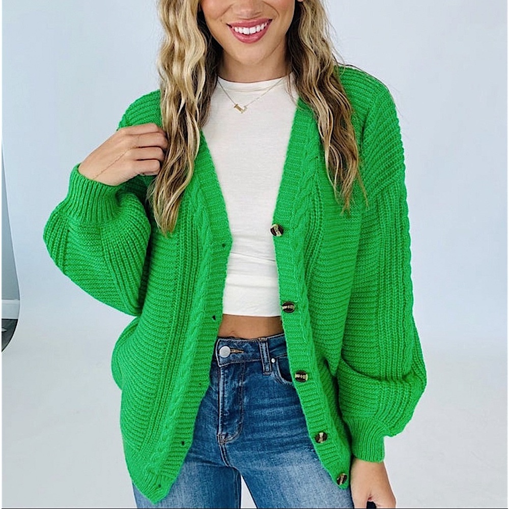 🍒BOGO50%🍒🆕💚HYFVE: GREEN Knit Button Up Sweater SMALL